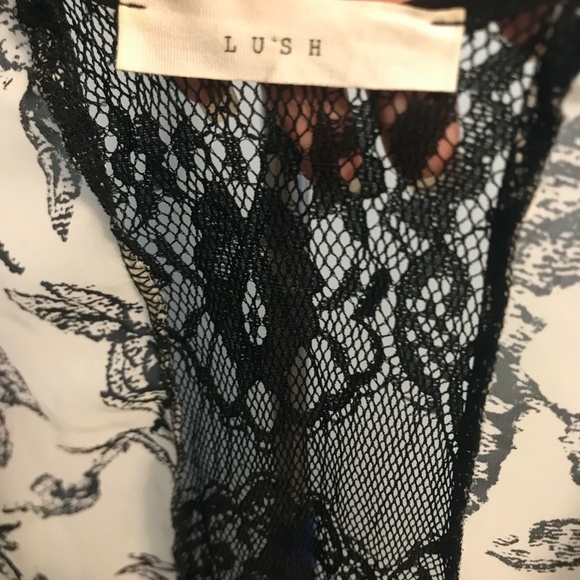 LUSH Sheer & Lace Kimono top - Picture 4 of 4